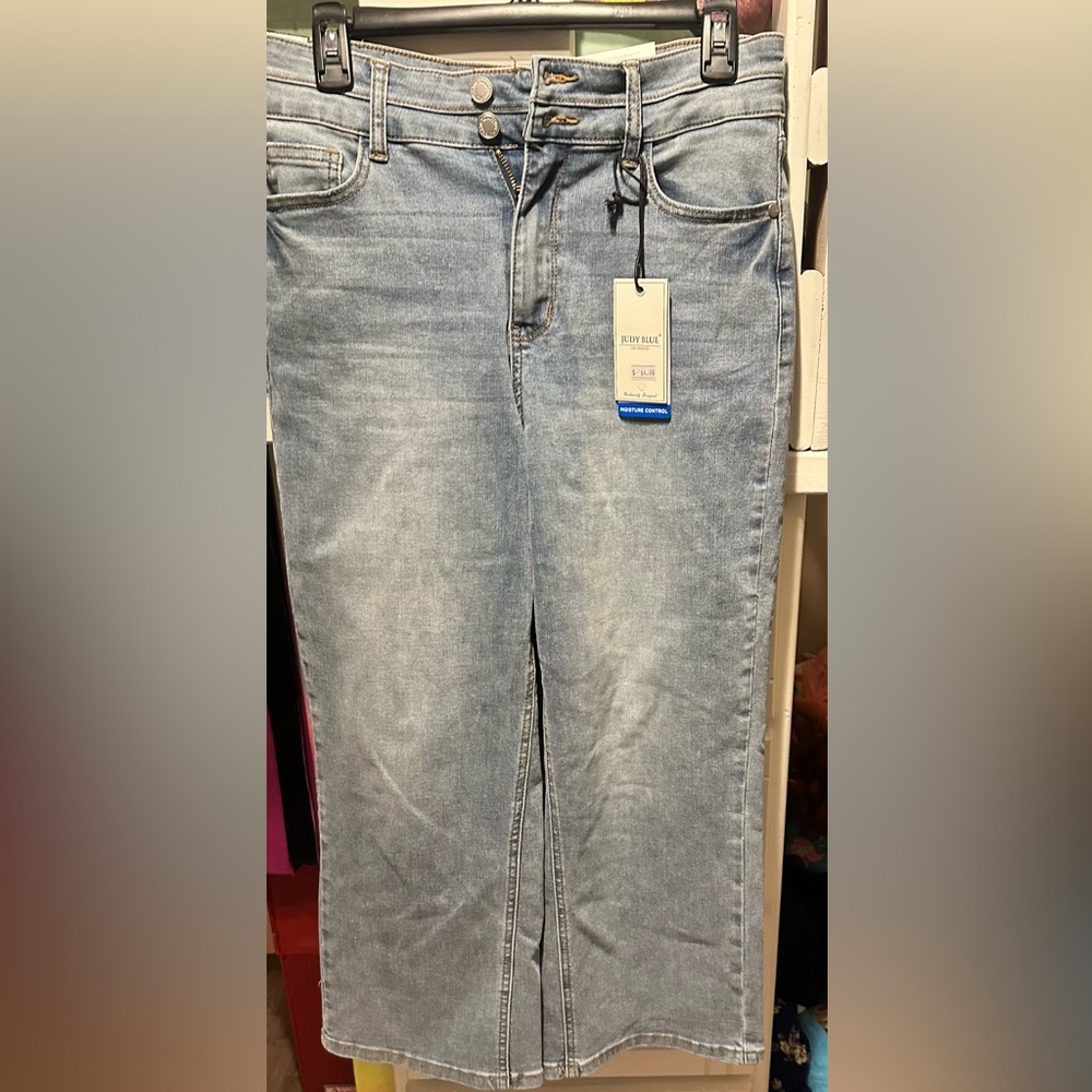 Judy Blue wide leg cropped jeans
